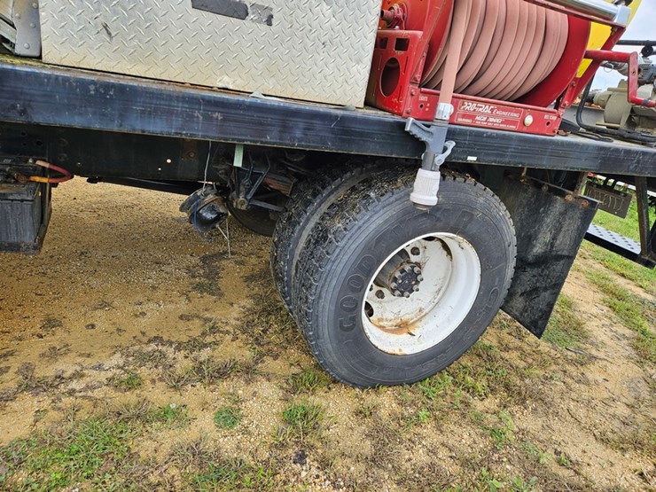 #2079-•-1988-international-water-truck-image-31