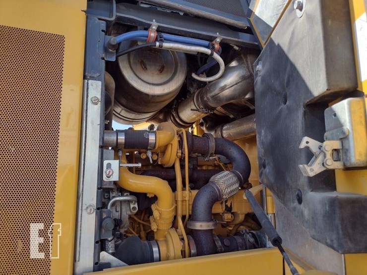 2019-deere-444k-image-30