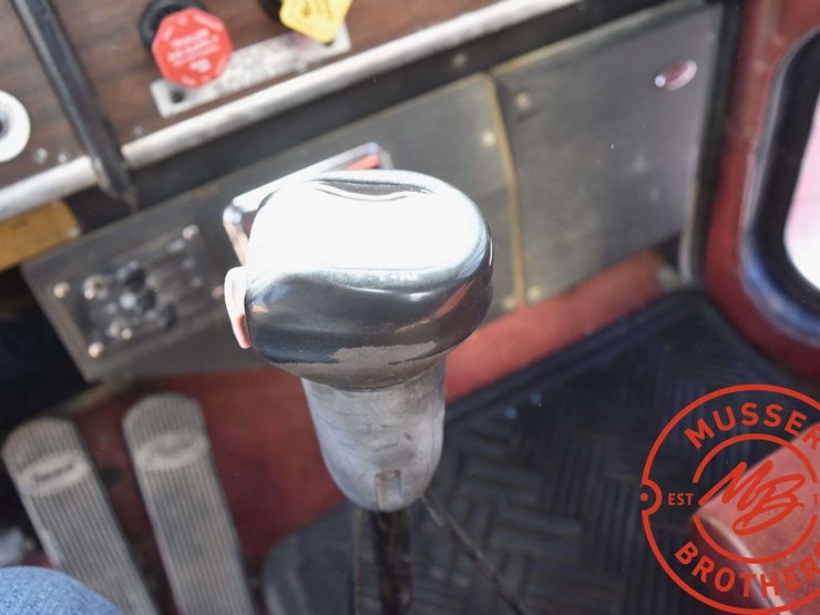 1984-peterbilt-359-image-46