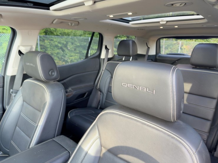 2022-gmc-acadia-denali-image-19