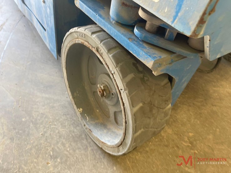 2019-genie-gs-4047-electric-scissor-lift-image-9