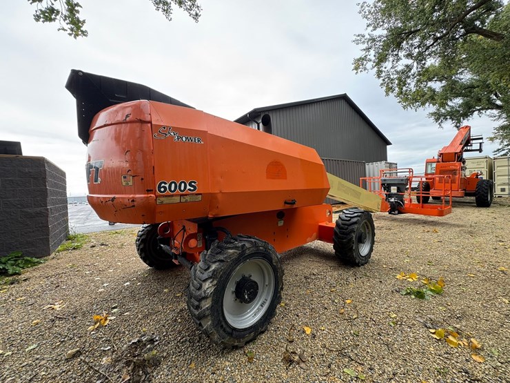 2011-jlg-600s-image-5