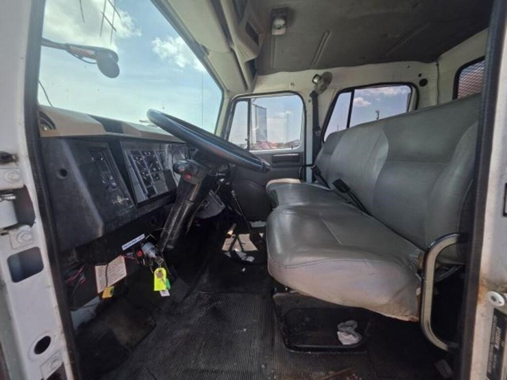 2001-navistar-4700-1htscabm71h369286-image-7