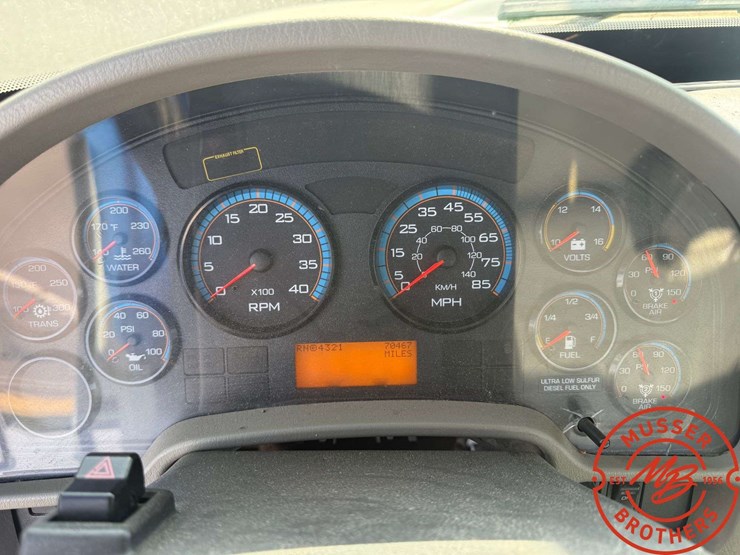 2011-international-durastar-4300-image-32