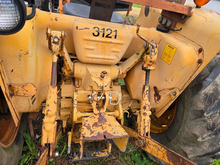 #2038-•-case-380b-tractor-image-13
