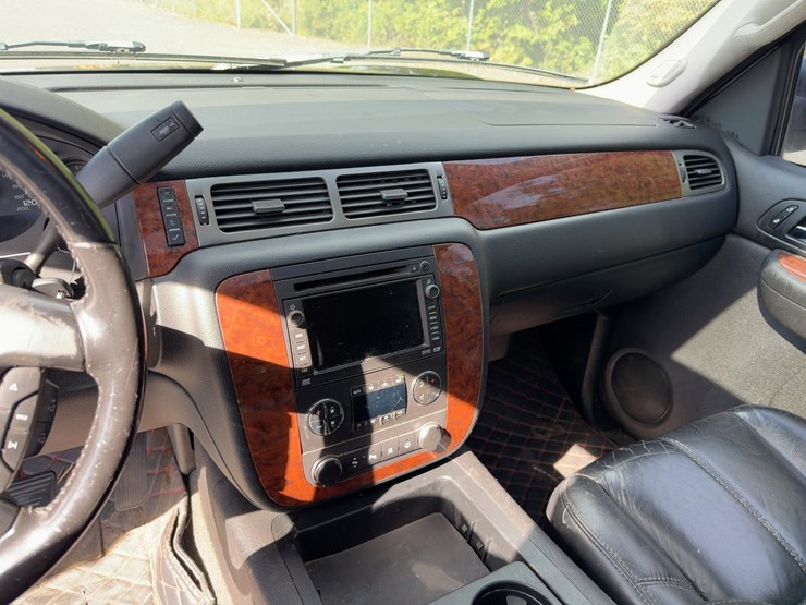 2007-chevrolet-suburban-image-20