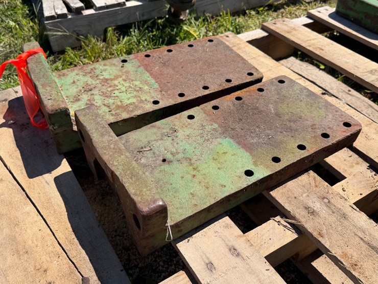 #2509-•-3020-john-deere-rear-fender-mounting-brackets-image-2