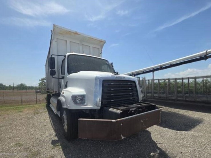 2018-freightliner-114sd-image-2
