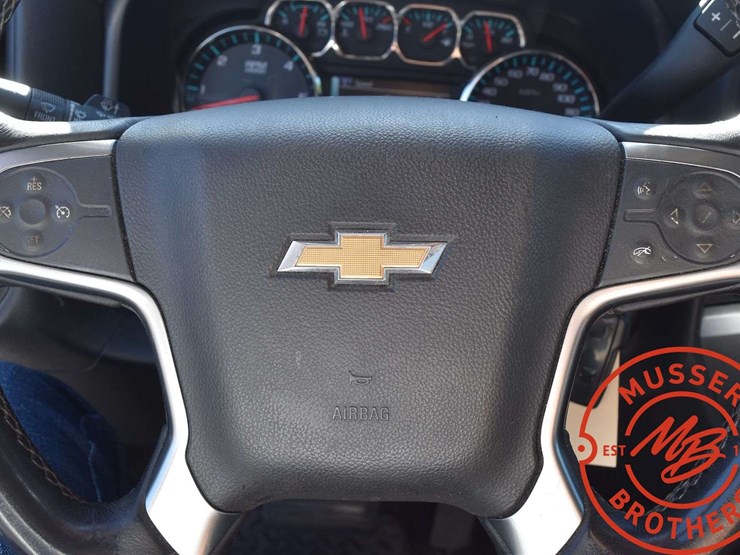 2015-chevrolet-3500hd-image-33