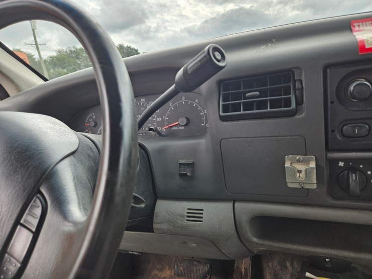 2001-ford-f350-image-26