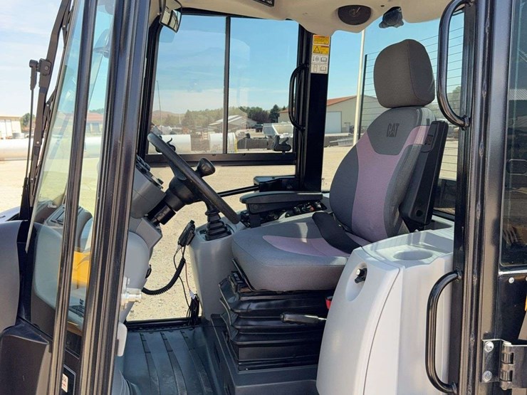 2016-caterpillar-906m-image-35