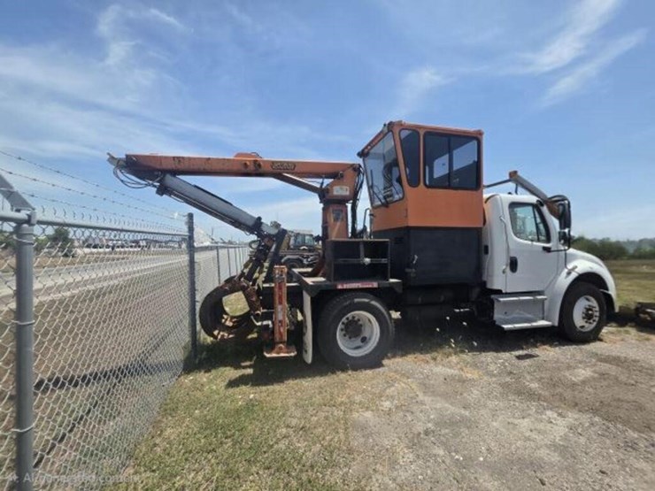 2018-freightliner-m2-106-image-3