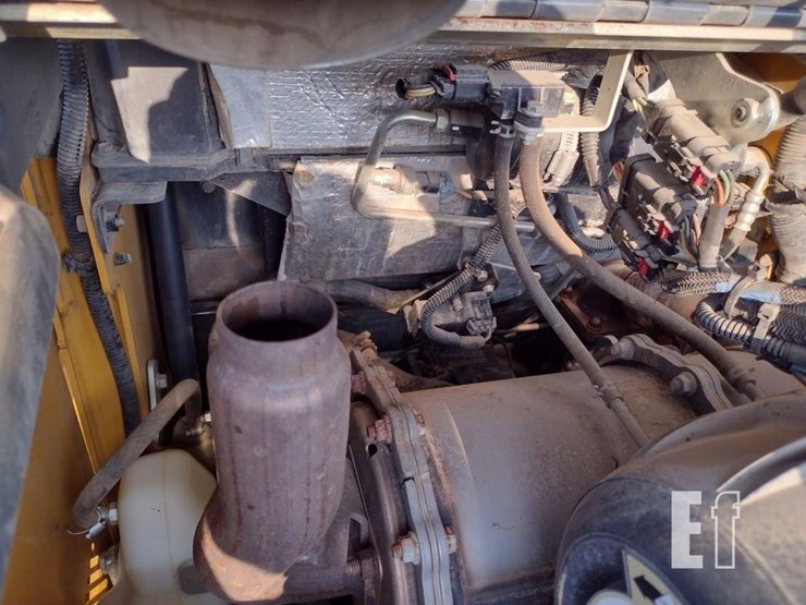 2019-deere-324g-image-25