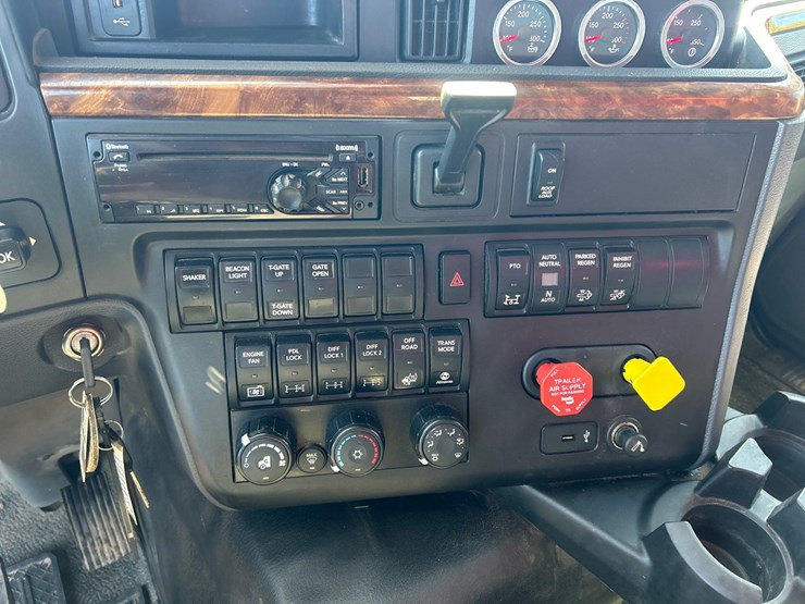 2020-international-hv613-image-58