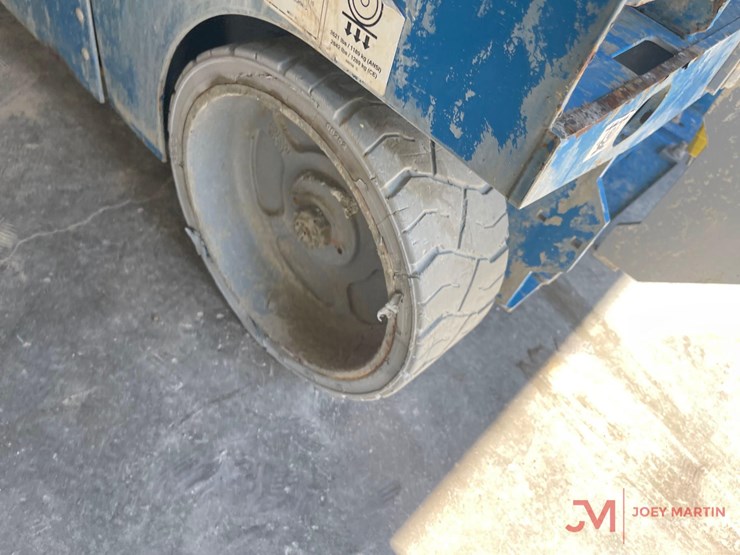 2019-genie-gs-4047-electric-scissor-lift-image-11