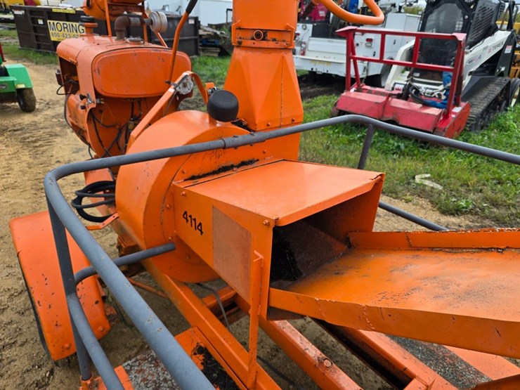 #2043-•-finn-bms-23-towable-straw-blower-image-13