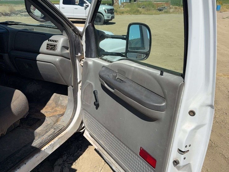 2002-ford-f550-image-37