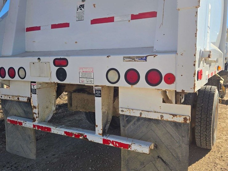 2008-peterbilt-320-image-5