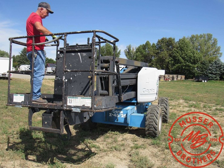 1999-genie-z-45/25-tele-boom-lift-image-9