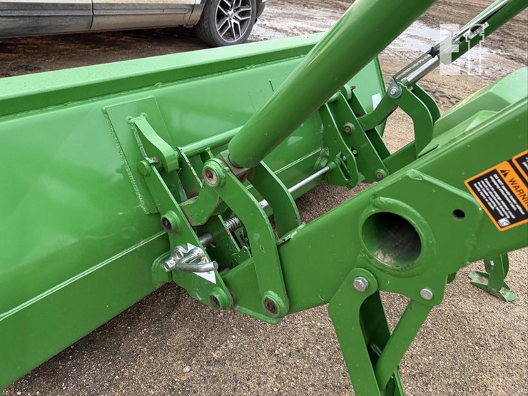2023-john-deere-520m-image-12