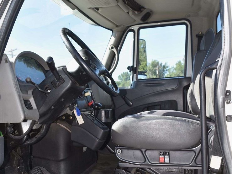 2009-international-durastar-truck-image-27