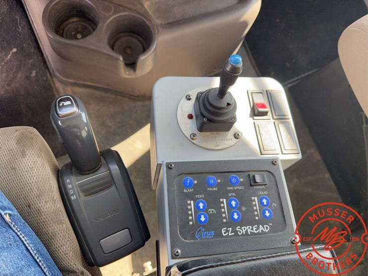 2016-volvo-vhd64f200-image-36