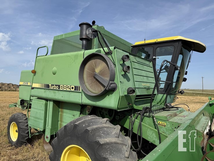 1983-john-deere-8820-image-1