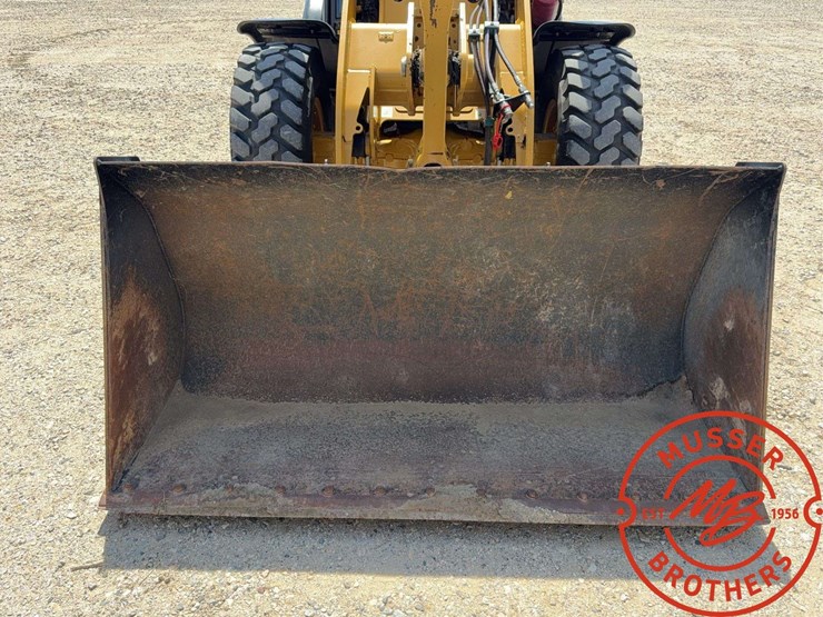 2016-caterpillar-906m-image-10