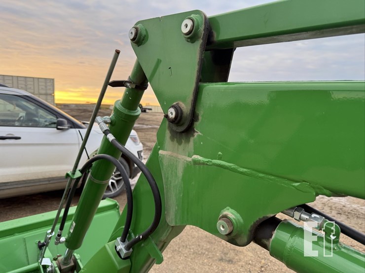 2023-john-deere-520m-image-25