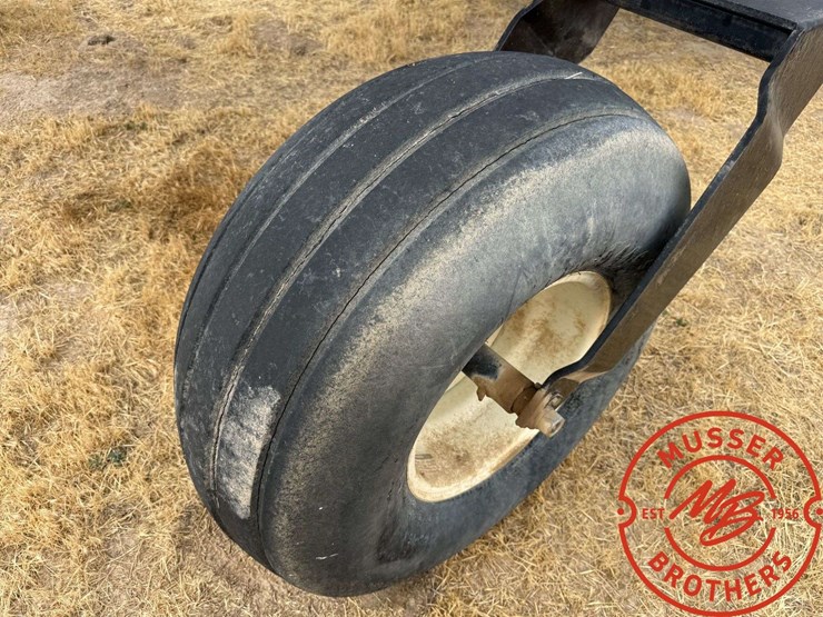 hesston-8450-image-18
