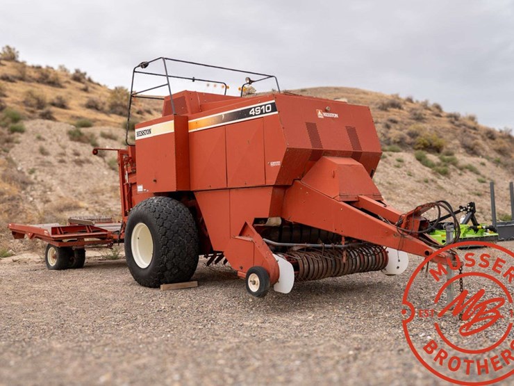 hesston-4910-image-3