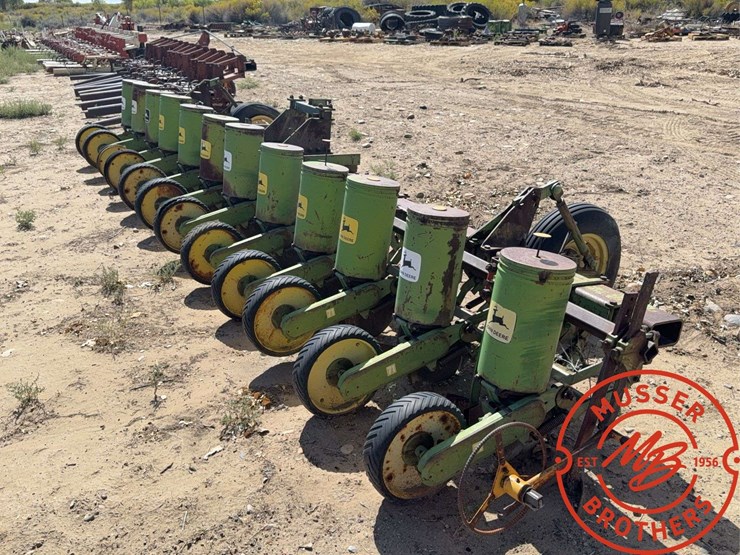 john-deere-12-image-4
