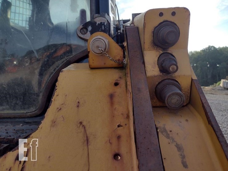 2015-caterpillar-287d-image-23