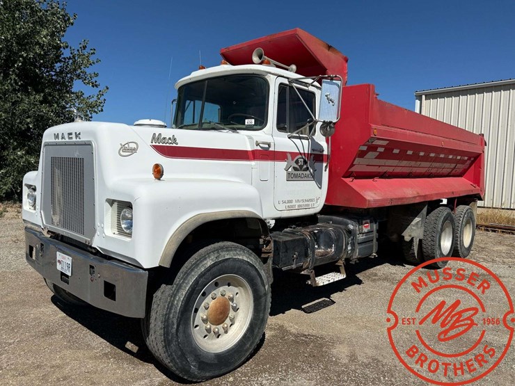 1979-mack-valueliner-image-1