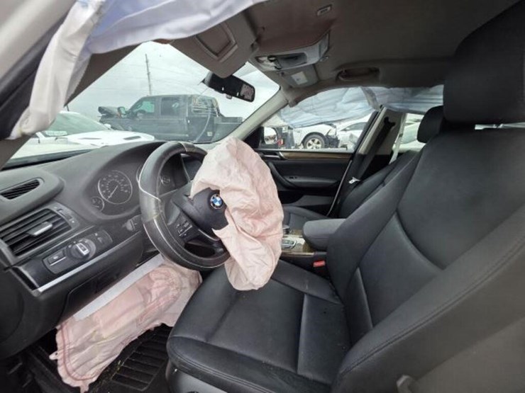 17-bmw-ll-5uxwz7c37h0v92960-image-5