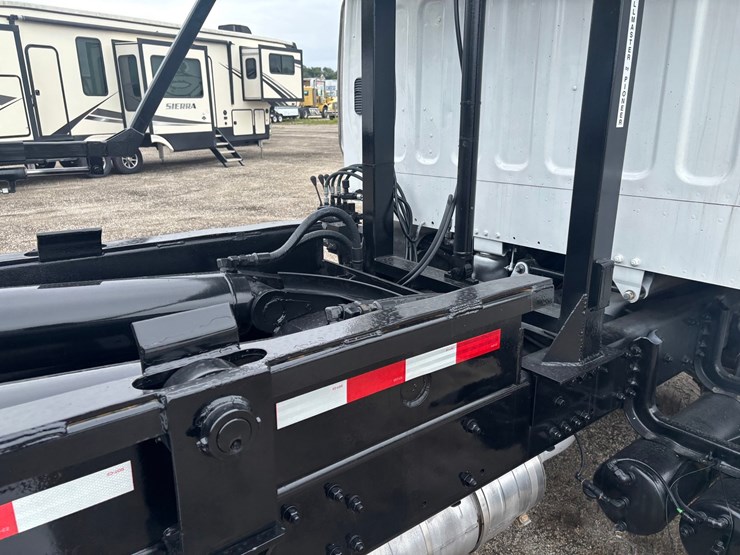 #2334-•-2021-freightliner-ftl280-roll-off-truck-image-65