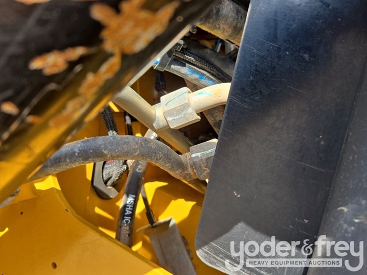 2018-caterpillar-299d2-image-33