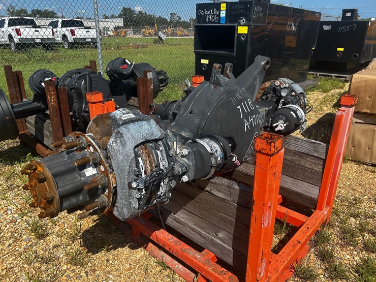 #47136-•-rear-end-axle-for-fire-truck-image-1