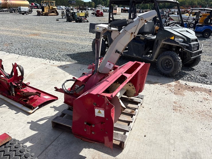 #5580-•-ventrac-kx523-snowblower-attachment-image-3