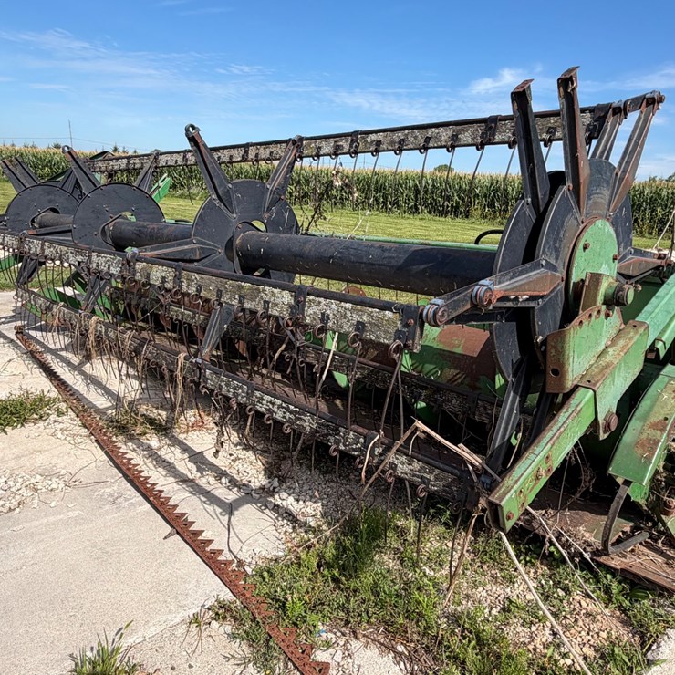#2468 • John Deere Grain Head