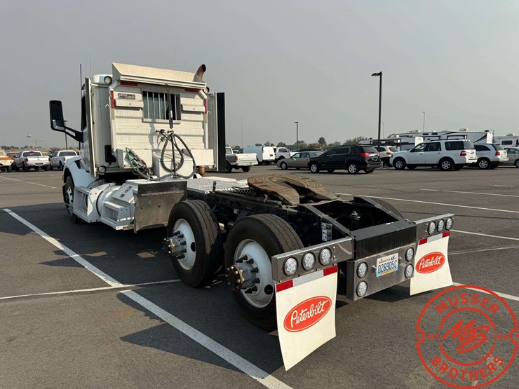 2015-peterbilt-579-image-5