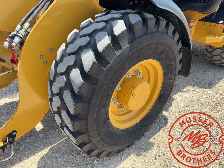 2016-caterpillar-906m-image-13