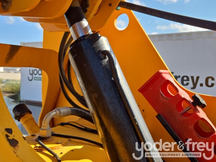 2017-jcb-507-42-image-38