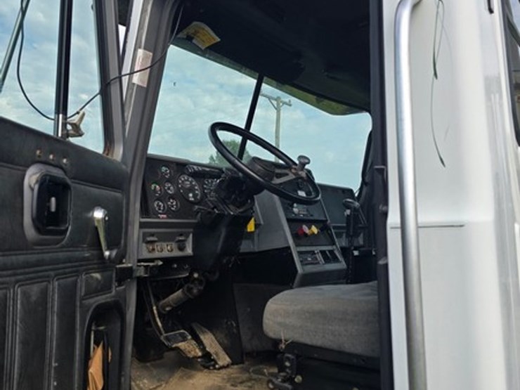 1999-mack-ch613-image-31