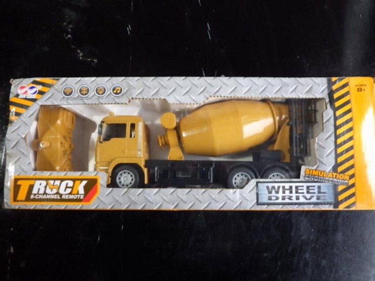sklp-mixer-truck-toy-image-3