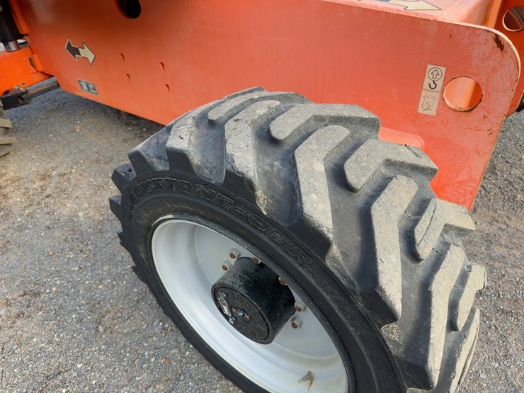 2017-jlg-600s-image-10