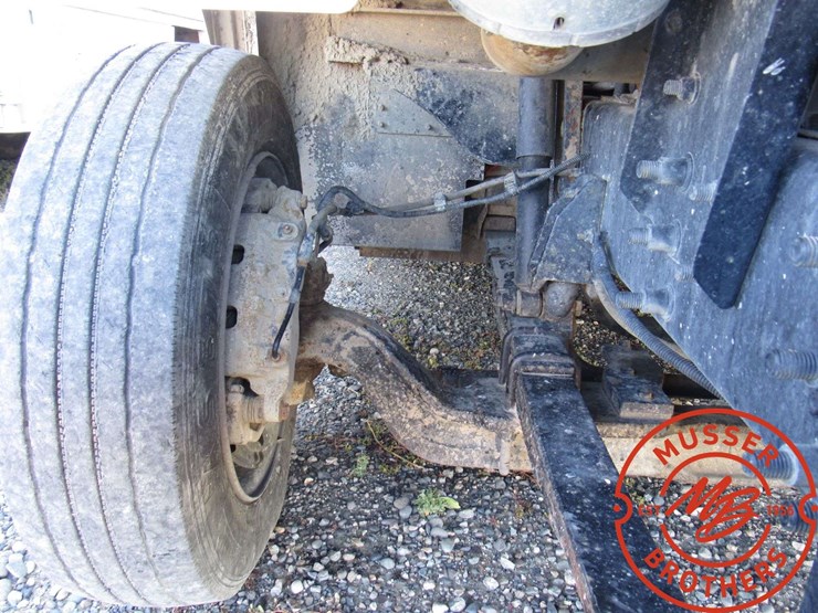 2005-freightliner-mt45-image-25