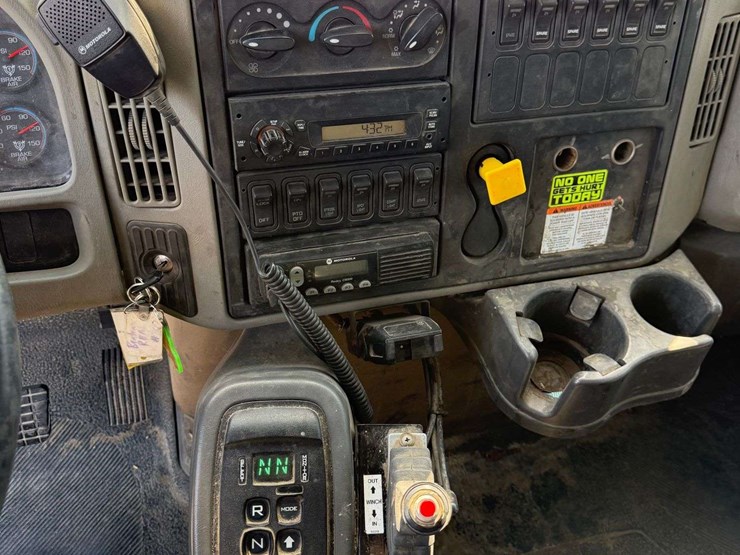 2014-international-7500-4x4-terex-bucket-truck-image-58