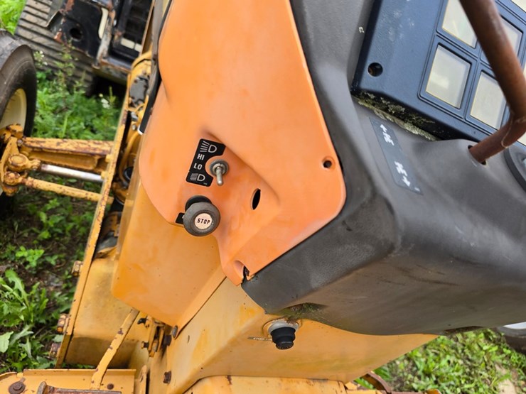 #2038-•-case-380b-tractor-image-20