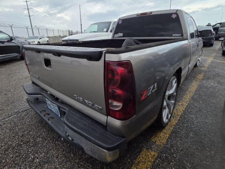 03-chev-pk-1gcek19v43e166565-image-3